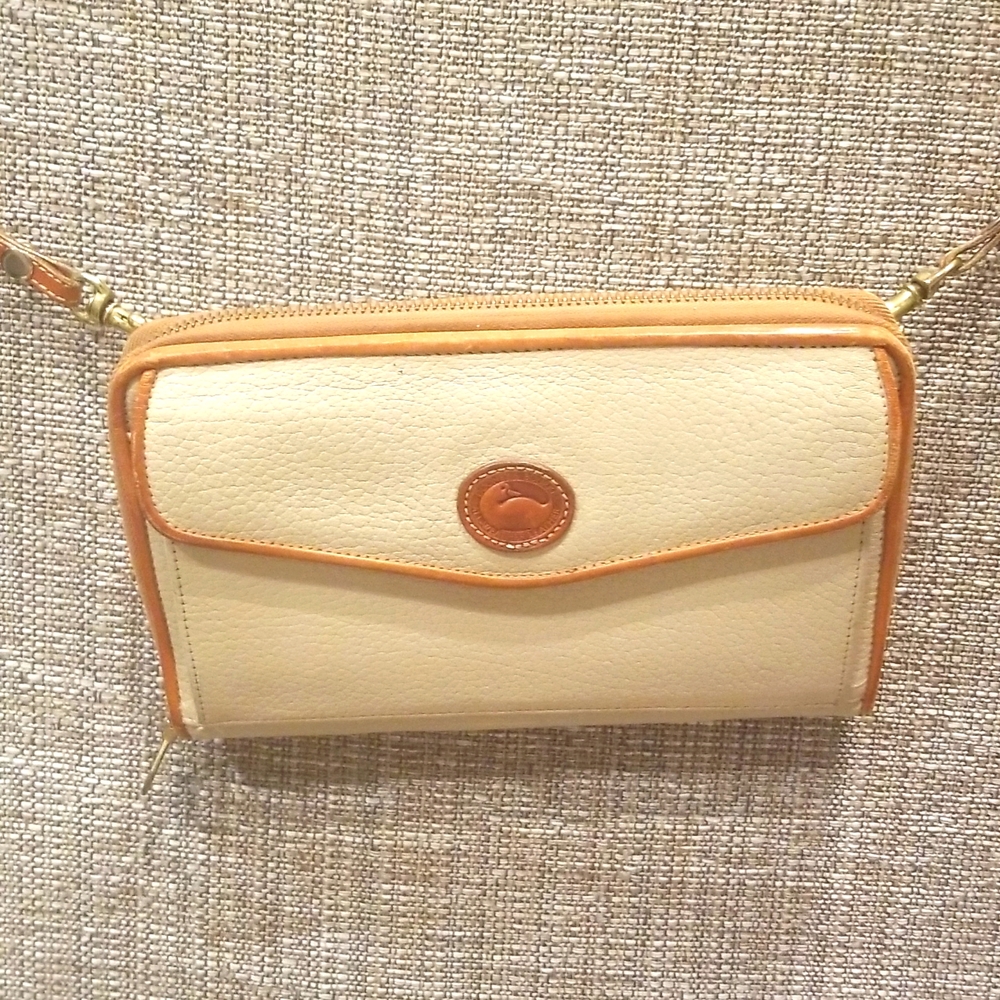 VINTAGE 1980s Dooney and Bourke Crossbody with detachable strap